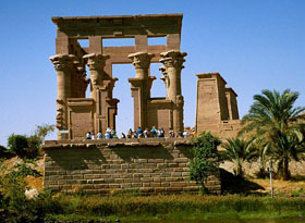egipt- ruiny file od nilu.jpg